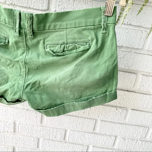Abercrombie & Fitch Green Cuffed Shorts Size 2 - Picture 6 of 8